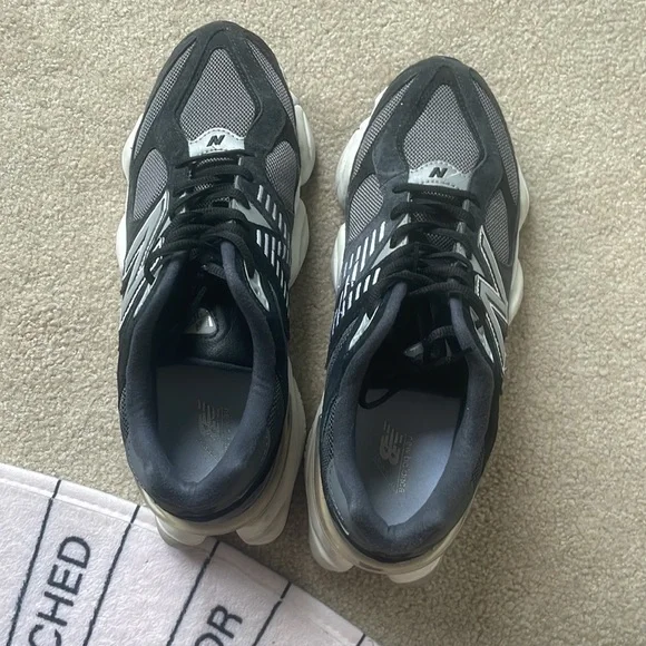 New Balance 9060 used Mens 10 womens 11.5 - Picture 2 of 5